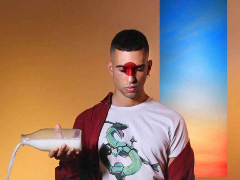 Mahmood arriva a Lecce dopo il trionfo al Festival di Sanremo con il brano “Soldi”