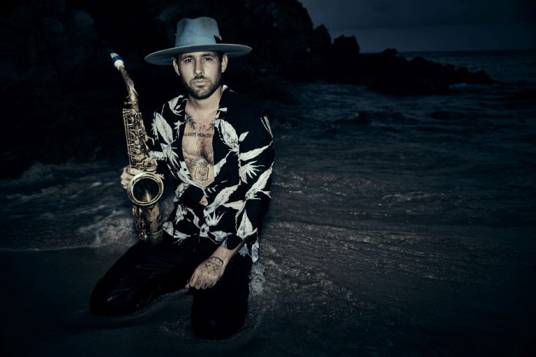 Jimmy Sax: «Ai miei spettacoli vieni in teatro camminando, esci ballando» – INTERVISTA