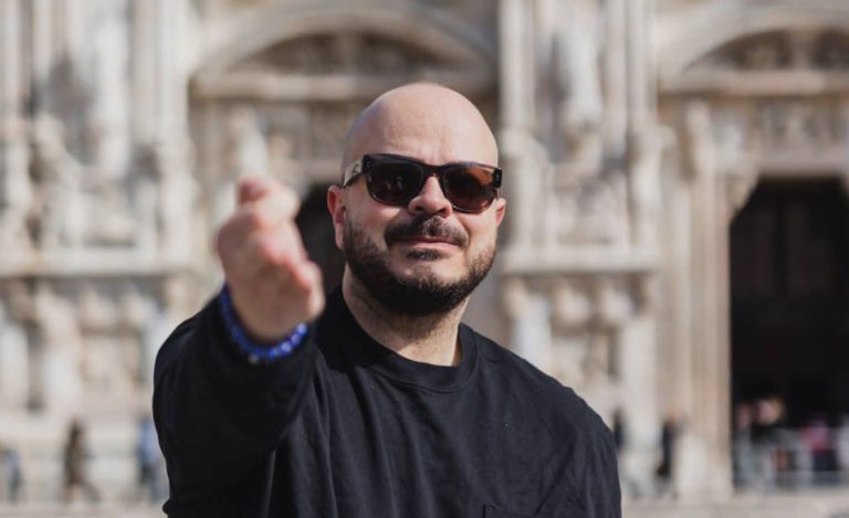 Il fenomeno del web Mandrake diventa un fumetto: oggi alla Mondadori di Lecce presenta “Imbarazzi”