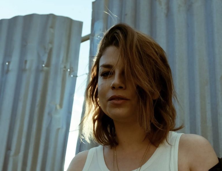Emma, in arrivo il nuovo singolo “Mezzo Mondo”