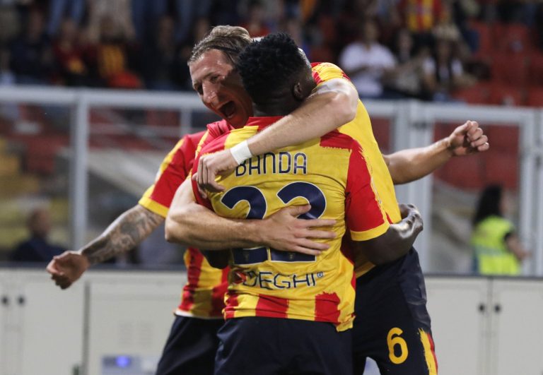 Il Lecce ritrova il sorriso grazie a Piccoli e Ramadani: finisce 2-1 al Via del Mare