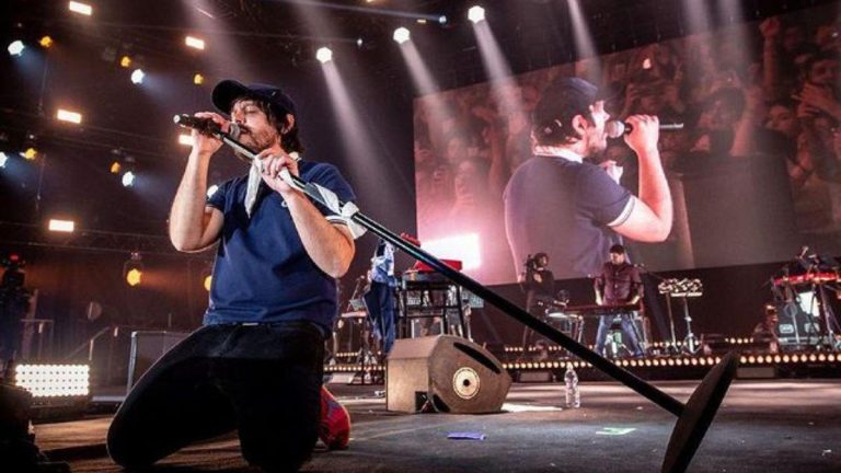 Calcutta ieri sera al Palaflorio di Bari tutto sold out, per l’unica data in Puglia