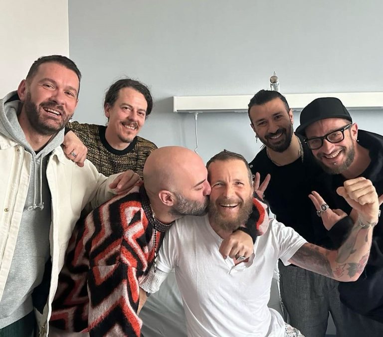 I Negramaro vanno a fare visita a Jovanotti dopo l'intervento