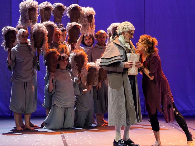 Lecce, stasera Angela Finocchiaro e Bruno Stori al Teatro Apollo con “Il calamaro gigante”