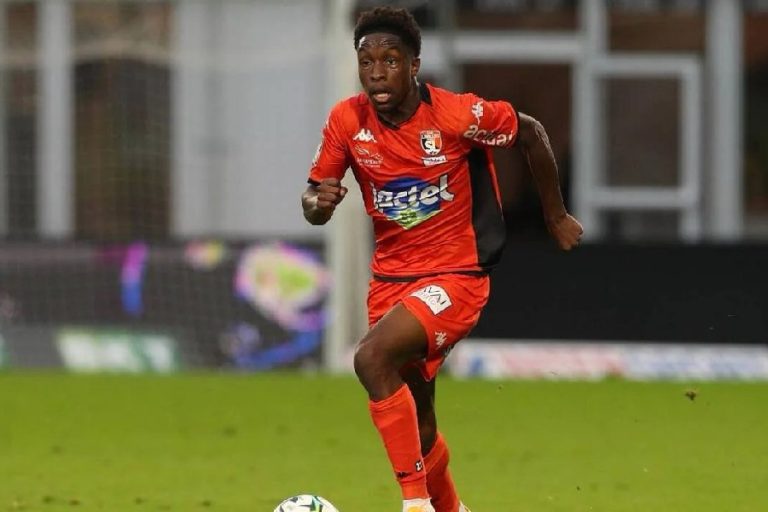 Il Lecce pesca ancora dalla Francia: ufficiale l’arrivo del terzino destro Christ-Owen Kouassi