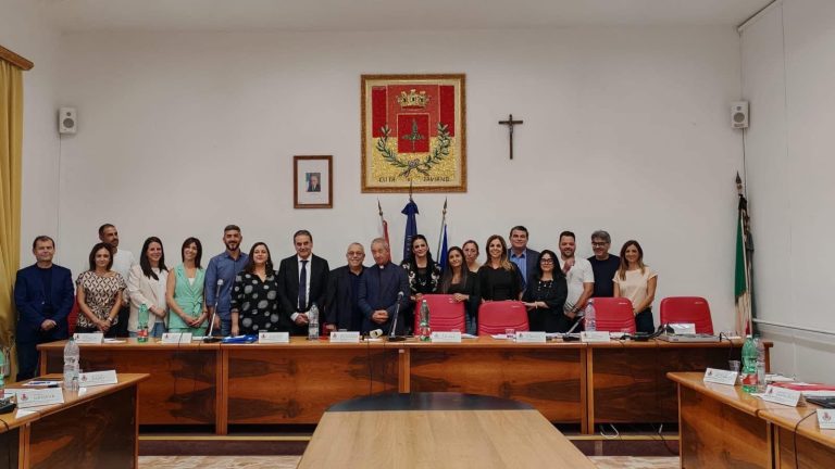 L’amministrazione comunale di Taviano conferisce la cittadinanza onoraria a Don Lucio Borgia