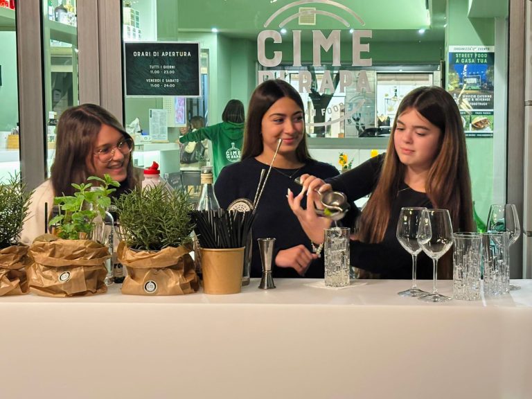 Grande attenzione per il laboratorio “Mocktail Mood”, a Lecce, il “no alcol” diventa un gesto di creatività per gli adolescenti
