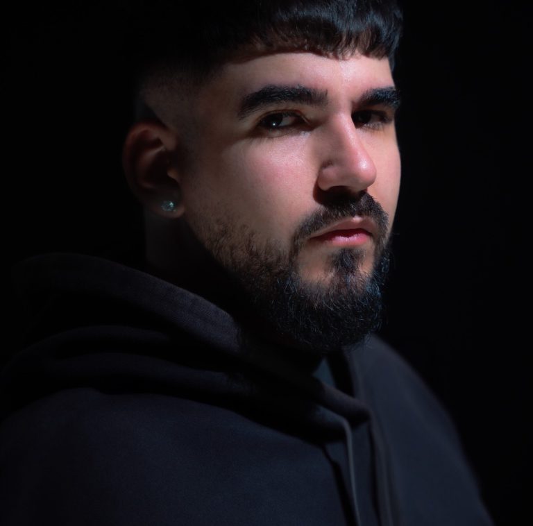 Il rapper Sinomine debutta al cinema “L’amore sta bene tutto” il nuovo film di Giampaolo Morelli