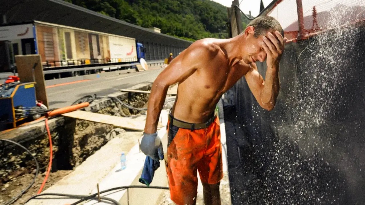 Caldo estremo in Puglia, Decaro firma l’ordinanza stop al lavoro sotto il sole