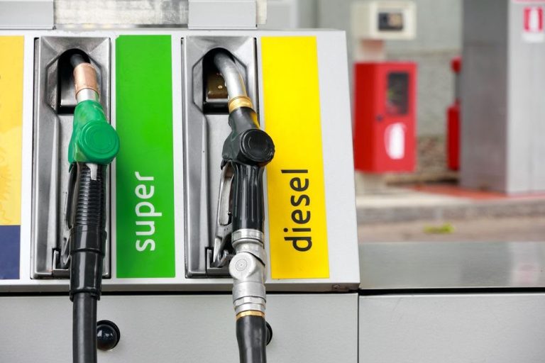 Carburanti, nuovi rincari a due giorni da Ferragosto: benzina e diesel ancora in salita