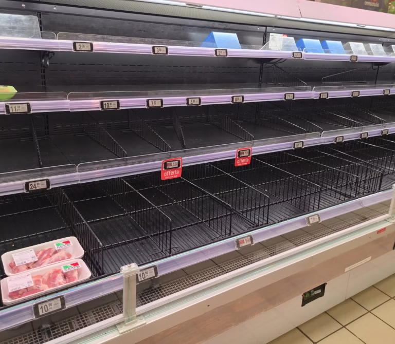 Proteste e mobilitazioni nel Sud, scaffali vuoti nei supermercati: difficoltà in Puglia, Campania e Sicilia