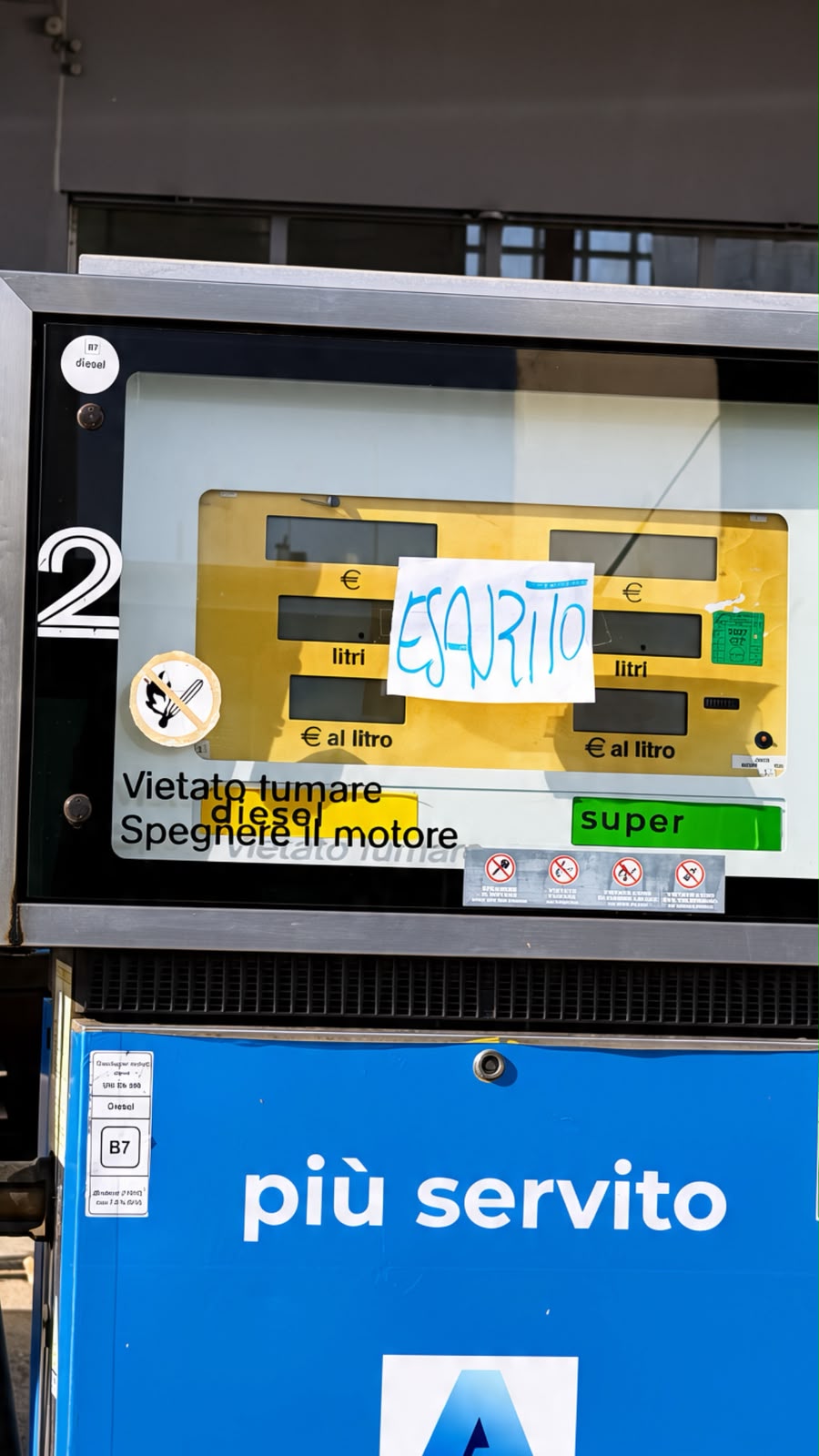 Puglia, è allarme carburante: lunghe code ai distributori e gasolio esaurito