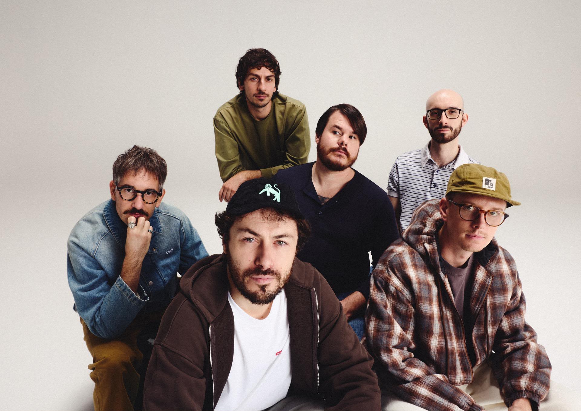 Pinguini Tattici Nucleari, arriva il nuovo album “Replay”: il 24 giugno 2027 tappa a Bari con il tour negli stadi