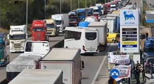 Caro-carburanti, l’Italia si ferma: blocchi al Sud, porti paralizzati e scaffali vuoti nei supermercati